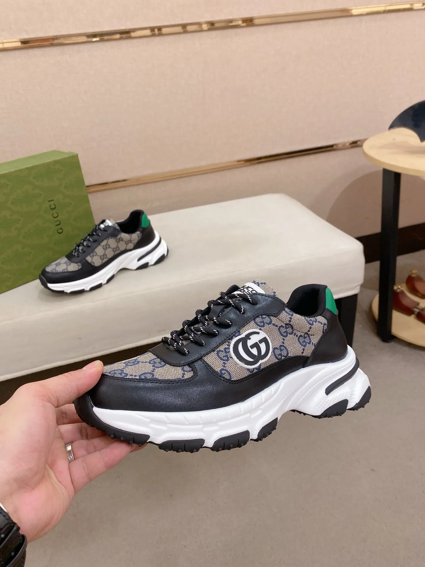 Men's men's shoes 442💰🇮🇹🇮🇹GUCCI🔍🔍new models are on sale at the same time at the counter. The uppers are made of top-grain cowhide imported from Italy. Fully imported genuine leather lining 💪💪, completely 1⃣️ to 1⃣️ replica 🇮🇹💪💪, ⚠ sole: original sole provided by the original factory, exclusive movable molded sole super comfortable, ⚠ original factory follow-up, 🔍🔍 high quality, you can go in and out of the counter at will, welcome to compare⚠. Code number: 38-44. Can be customized 45-46